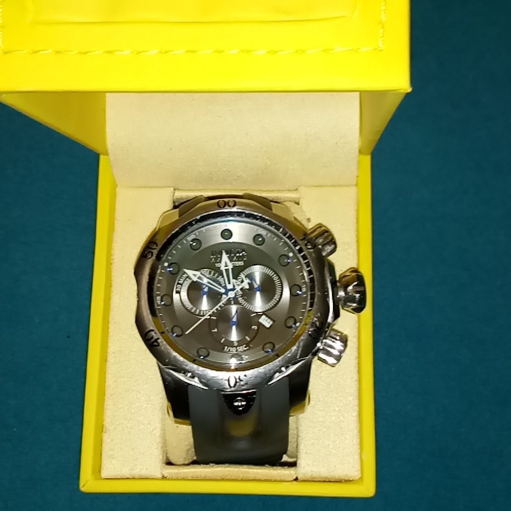 Men Invicta watch ⌚